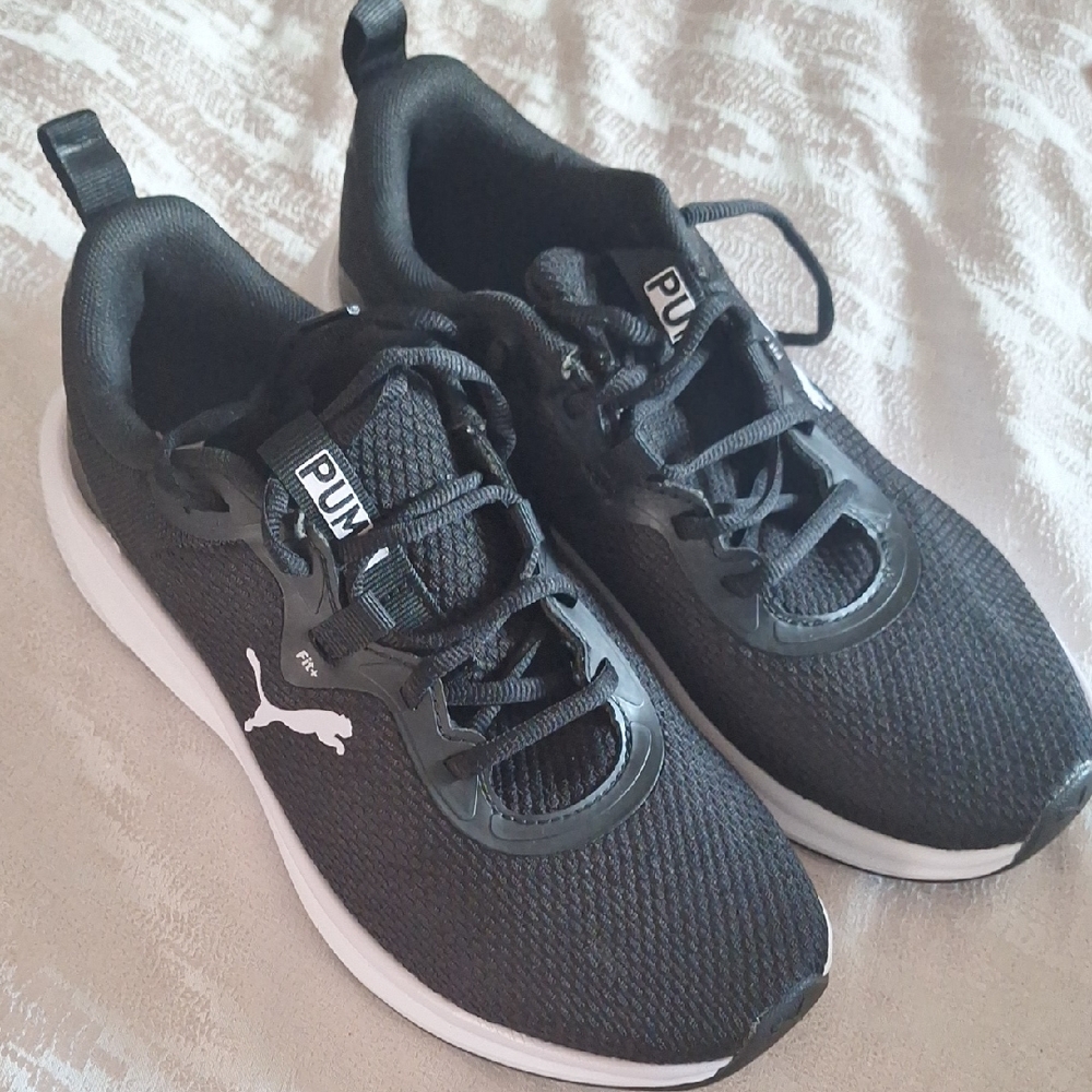 Puma Women's Black and White Sneakers